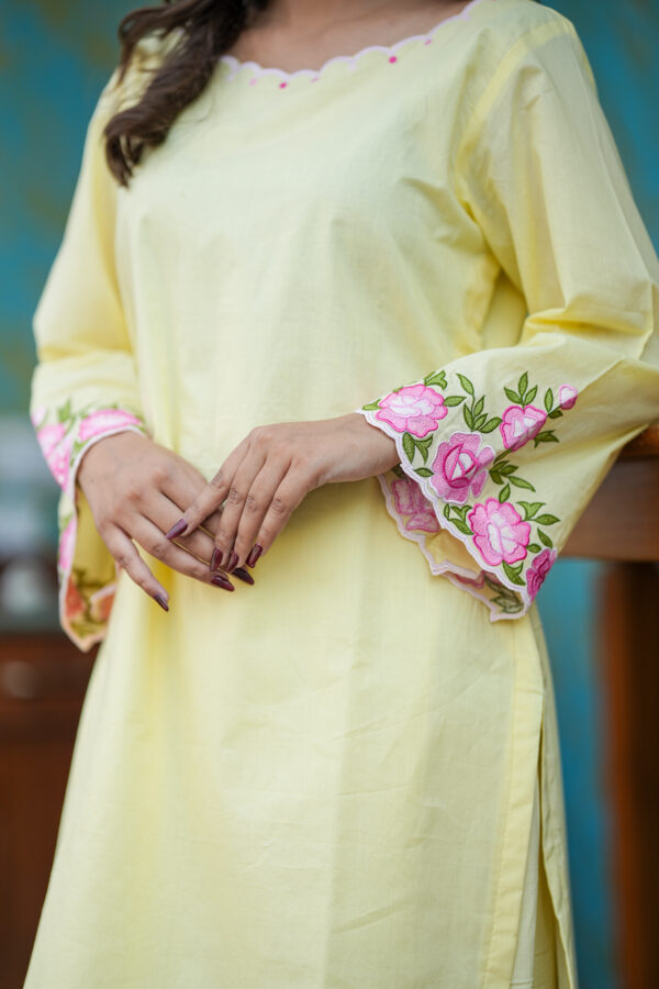 THIS PASTEL YELLOW STRAIGHT KURTA FEATURES A DELICATE SCALLOPED NECKLINE AND ELEGANT FLORAL EMBROIDERED BELL SLEEVES