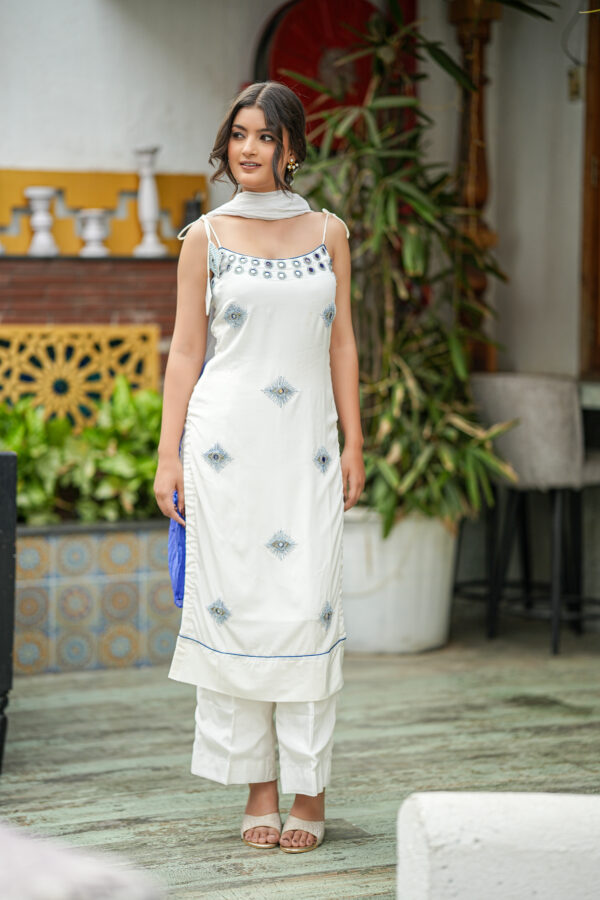 THIS ELEGANT OFF-WHITE KURTA SET FEATURES INTRICATE EVIL EYE-INSPIRED EMBROIDERY WITH DELICATE MIRROR DETAILING FOR A CONTEMPORARY ETHNIC LOOK